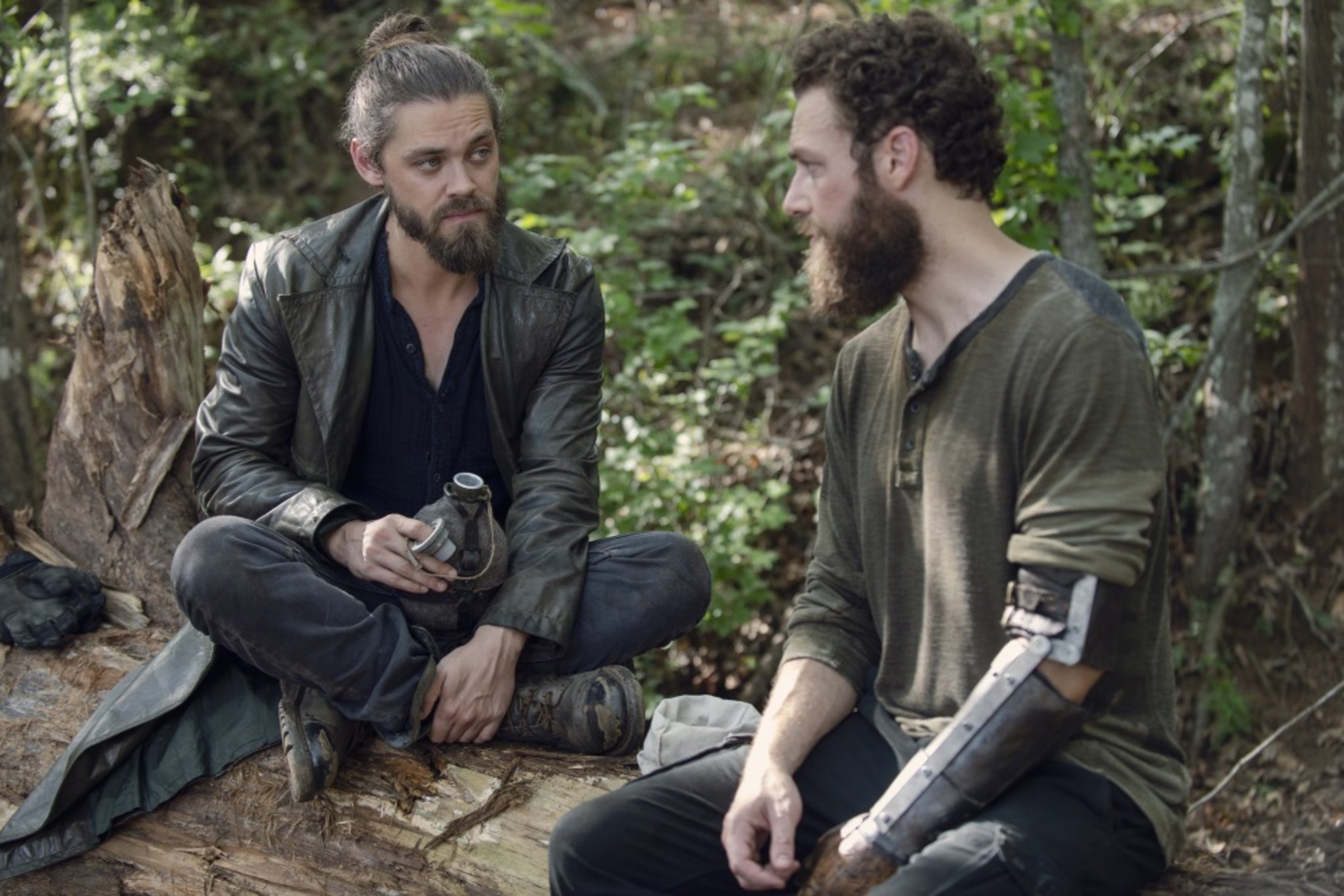 The Walking Dead" Staffel 9: Lief etwas zwischen Jesus und Aaron? Das sagt  Tom Payne dazu (SPOILER)