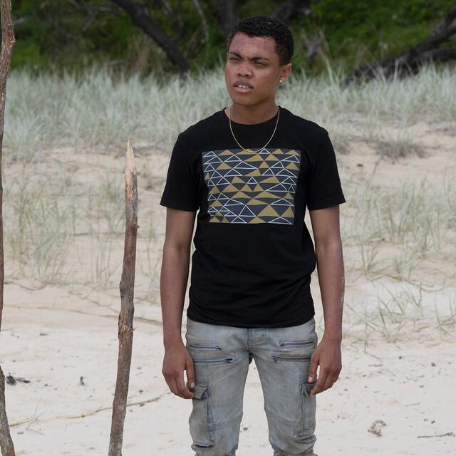 Scotty Simms (Reed Shannon) auf der Insel in "The Wilds" Staffel 2. | Foto: Amazon Studios