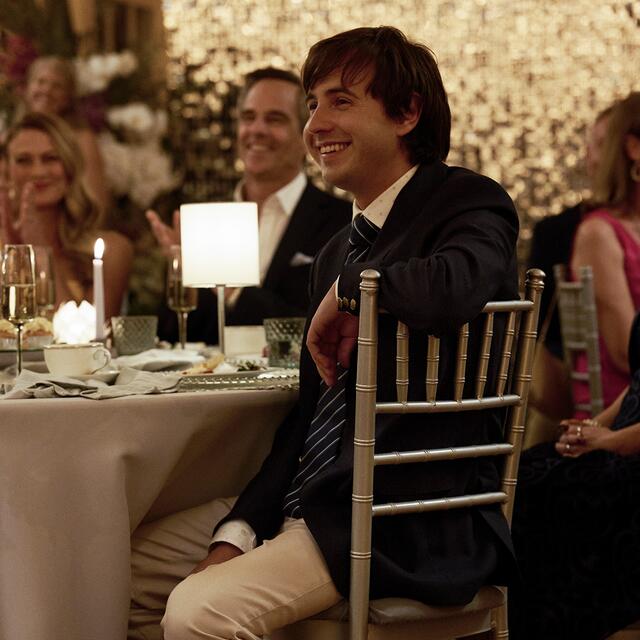 Josh Herbert (Nicholas Coombe) vor der Insel in "The Wilds" Staffel 2. | Foto: Amazon Studios