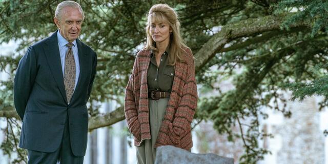 Jonathan Pryce und Natascha McElhone als Prinz Philip und Penny Knatchbull
 | Foto: Keith Bernstein/Netflix