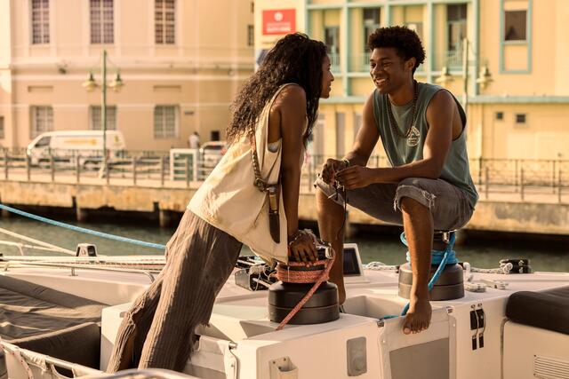Carlacia Grant als Cleo und Jonathan Daviss als Pope in "Outer Banks" Staffel 3. | Foto: JACKSON LEE DAVIS/NETFLIX