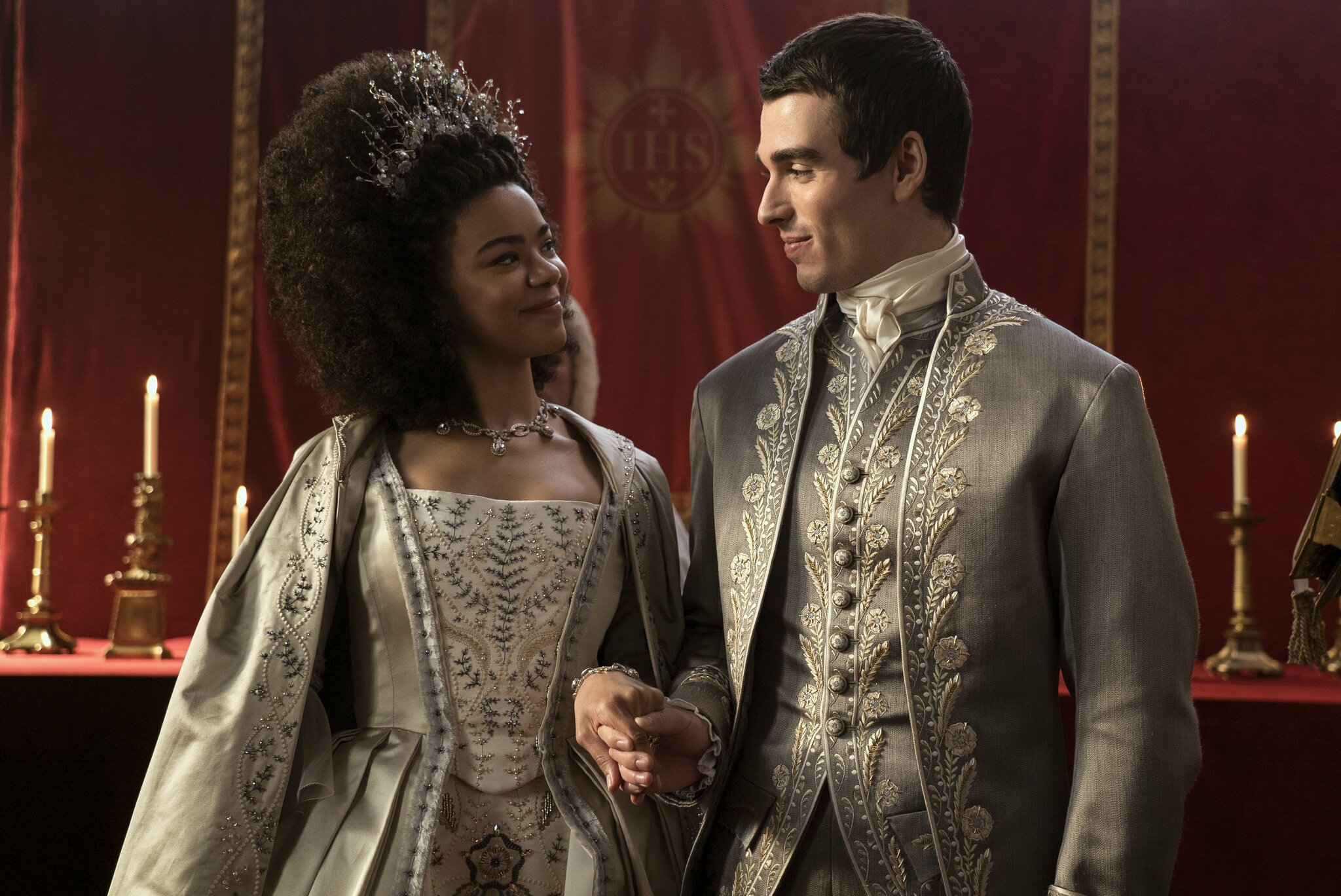 „Queen Charlotte“ bricht Netflix-Rekorde: Staffel 2 wird immer ...