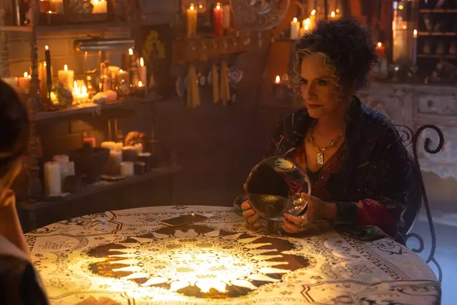 Patti LuPone in der Marvel-Miniserie "Agatha All Along". | Foto: © 2024 MARVEL