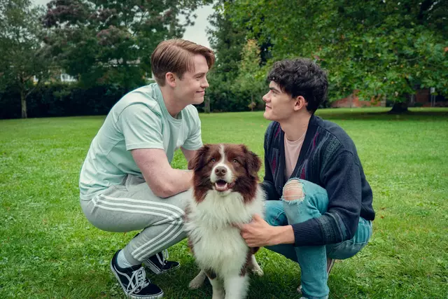 Nick und Charlie mit Zuschauer-Liebling Nellie | Foto: Samuel Dore/Netflix