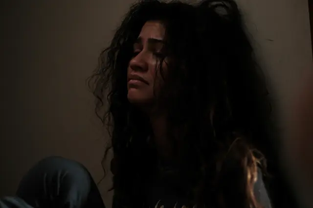 Zendaya als Rue in "Euphoria". | Foto: © 2022 Home Box Office, Inc. All rights reserved. HBO® and all related channels and service marks are the property of Home Box Office, Inc.