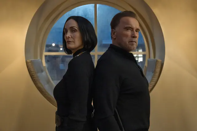 Carrie-Anne Moss und Arnold Schwarzenegger in der 2. Staffel "FUBAR" auf Netflix. | Foto: CHRISTOS KALOHORIDIS/NETFLIX