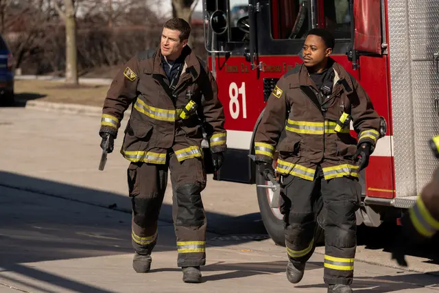 Darren Ritter (rechts) kehrt zurück zu "Chicago Fire" Staffel 14. | Foto: Peter Gordon/NBC / © 2024 NBCUniversal Media, LLC