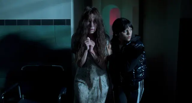 Wer ist die mysteriöse Frau in "Wednesday" Staffel 2 Folge 4? | Foto: Courtesy of Netflix
