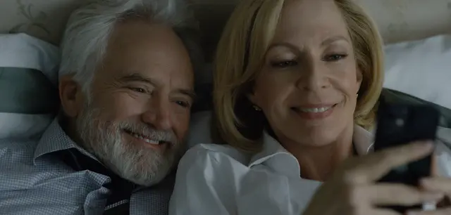 Todd Penn (Bradley Whitford) und Grace Penn (Allison Janney) in der 3. Staffel "Diplomatische Beziehungen". | Foto: Courtesy of Netflix