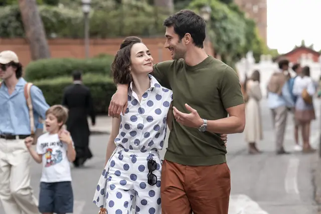 Emily und Marcello (Eugenio Franceschini) vertiefen ihre Beziehung in der 5. Staffel "Emily in Paris". | Foto: GIULIA PARMIGIANI/NETFLIX