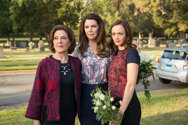 Kelly Bishop (Emily Gilmore, links) in "Gilmore Girls: Ein neues Jahr" auf Netflix. Sie beteiligt sich auch an der neuen Dokumentation zur US-Serie. | Foto: Robert Voets/Netflix