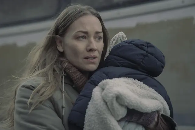 Serena Joy kommt im Finale von "The Handmaid's Tale" mit dem Leben davon. Ursprünglich sah das anders aus. | Foto: Disney/Stevie Wilkie