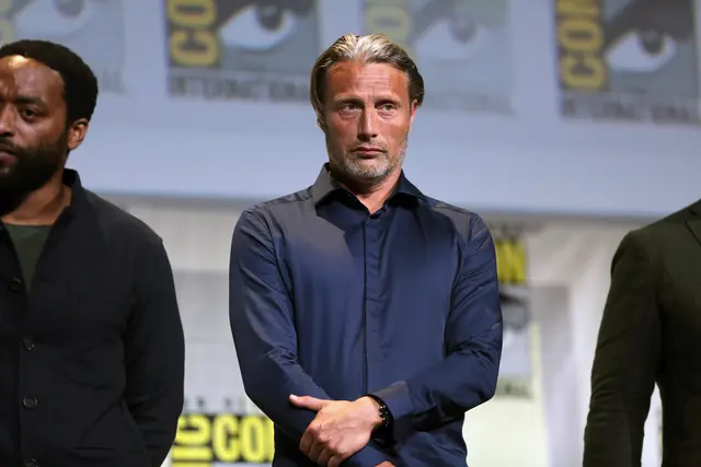 Mads Mikkelsen würde für Fullers Traumprojekt als Hannibal Lecter zurückkehren. | Foto: Courtesy of Gage Skidmore via Flickr.com; Creative Commons: CC BY-SA 2.0 (https://creativecommons.org/licenses/by-sa/2.0/deed.de)