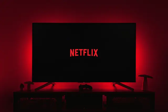 Die neue Serie "Ángela" hält sich seit Ende September in den deutschen Netflix-Charts. | Foto: Foto von Thibault Penin auf Unsplash