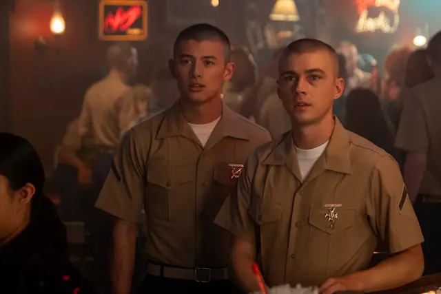 Aussicht auf eine Staffel 2 von "Boots"? Der erste Kriegseinsatz könnte für Ray und Cameron bevorstehen. | Foto: Patti Perret/Netflix © 2024