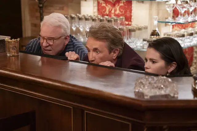 Steve Martin (Charles-Haden Savage), Martin Short (Oliver Putnam) und Selena Gomez (Mabel Mora) in "Only Murders in the Building" | Foto: 2025 Disney. All rights reserved.