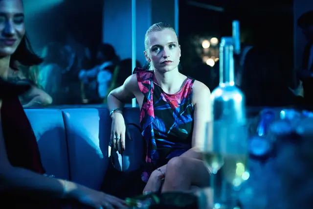 Clara Dessau (Tea) in "Die Legende" | Foto: 2024 Netflix, Inc