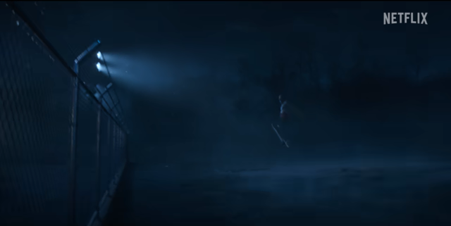 Millie Bobby Brown (Eleven) in "Stranger Things" | Foto: Screenshot YouTube; Courtesy of Netflix