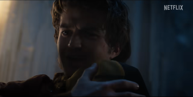 Joe Keery (Steve Harrington) in "Stranger Things" | Foto: Screenshot YouTube; Courtesy of Netflix