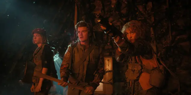  Maya Hawke (Robin Buckley), Joe Keery (Steve Harrington) und Natalia Dyer (Nancy Wheeler) in "Stranger Things" | Foto: 2022 Netflix, Inc.