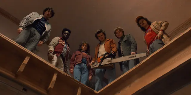 Finn Wolfhard (Mike Wheeler), Caleb McLaughlin (Lucas Sinclair), Natalia Dyer (Nancy Wheeler), Joe Keery (Steve Harrington), Charlie Heaton (Jonathan Byers) und Gaten Matarazzo (Dustin Henderson) in "Stranger Things" | Foto: 2025 Netflix, Inc.