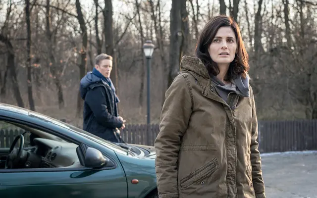 Neil Jackson (Jack Bryne) und Stana Katic (Emily Bryne) in "Absentia" | Foto: 2017 Sony Pictures Television