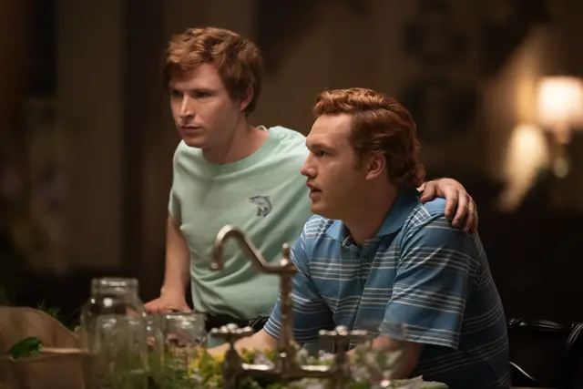 Johnny Berchtold (Paul Murdaugh) und Will Harrison (Buster Murdaugh) in "Murdaugh: Mord in der Familie" | Foto: 2025 Disney. All rights reserved.