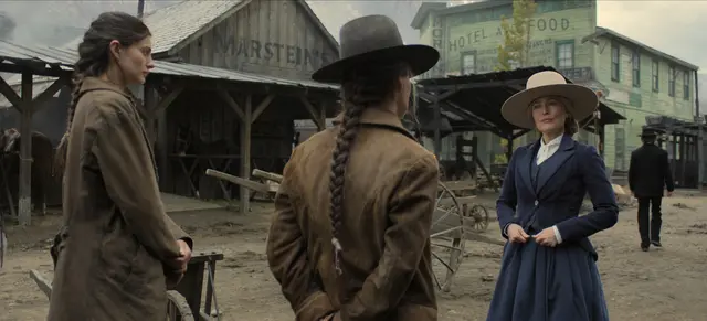  Diana Silvers (Dahlia Teller) und Gillian Anderson (Constance Van Ness) in "The Abandons"  | Foto: 2025 Netflix, Inc