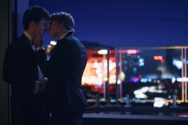 Diese Liebe ist gefährlich: Die rivalisierenden Eishockey-Spieler Shane &amp; Ilya entdecken Gefühle füreinander. | Foto: HBO Max &amp; Crave