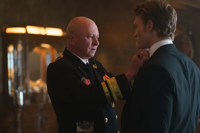 Besuch in Russland: Ilya mit seinem Vater, der an Alzheimer erkrankt ist. | Foto: HBO Max &amp; Crave