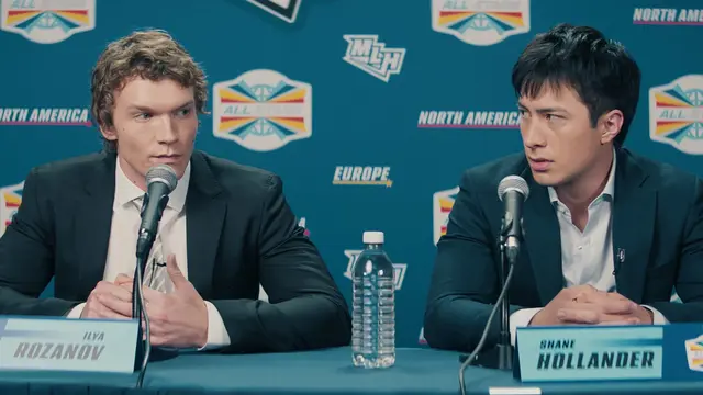 Diese Rookies mischen die Eishockey-Liga auf: Ilya Rozanov (Connor Storrie, links) und Shane Hollander (Hudson Williams). | Foto: HBO Max &amp; Crave