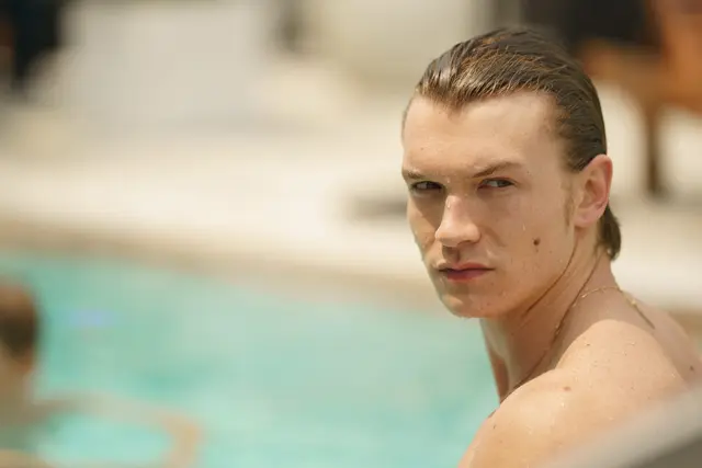 Connor Storrie als russischer Eishockeyspieler Ilya Rozanov in der 1. Staffel "Heated Rivalry" (ab 6. Februar 2026 auf HBO Max). | Foto: HBO Max &amp; Crave