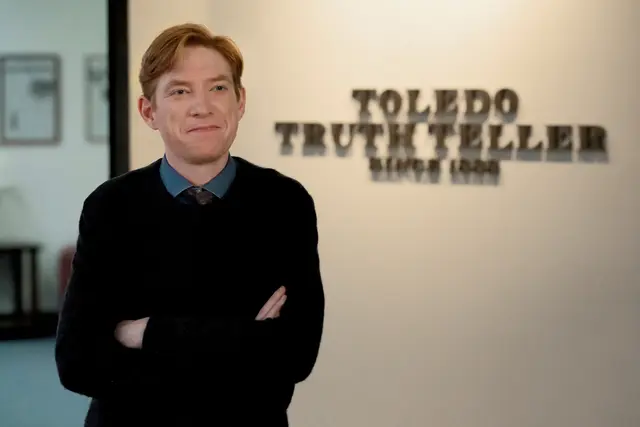 Ned (Domhnall Gleeson) will den Toledo Truth Teller retten. | Foto: Aaron Epstein/PEACOCK