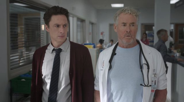 Szene aus dem ersten Trailer zum "Scrubs"-Revival von ABC: J.D. und Dr. Cox sind gemeinsam zurück im Sacred Heart Hospital. | Foto: Screenshot YouTube; Courtesy of ABC