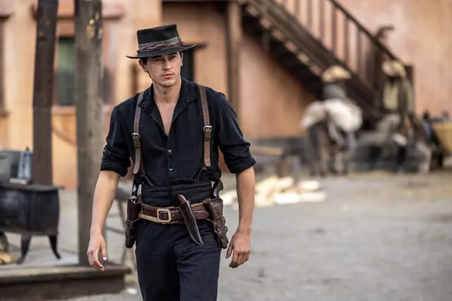 Tom Blyth als Gesetzloser Billy the Kid. Ab 1. März 2026 gibt es neue Folgen der Actionserie. | Foto: MGM+