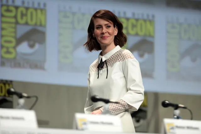 Sarah Paulson kehrt zu "American Horror Story" Staffel 13 zurück. | Foto: Gage Skidmore/Flickr.com; Creative Commons: CC BY SA 2.0 (https://creativecommons.org/licenses/by-sa/2.0/deed.de)