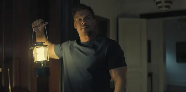 Alan Ritchson als Jack Reacher in der 3. Staffel von "Reacher", jetzt auf Amazon Prime Video streamen. | Foto: © Amazon Content Services LLC