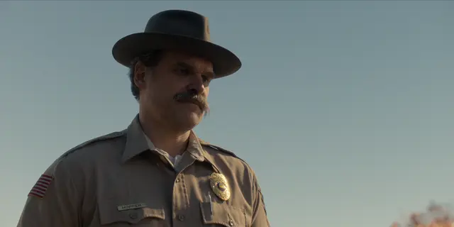 David Harbour in der 5. Staffel von "Stranger Things", jetzt auf Netflix streamen. | Foto: COURTESY OF NETFLIX © 2025