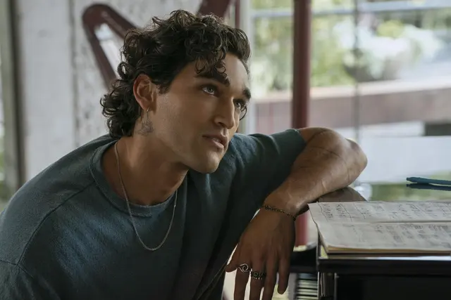 Justin (Josh Heuston) kehrt in Staffel 2 von "Off Campus" nicht zurück. | Foto: Amazon Content Services LLC