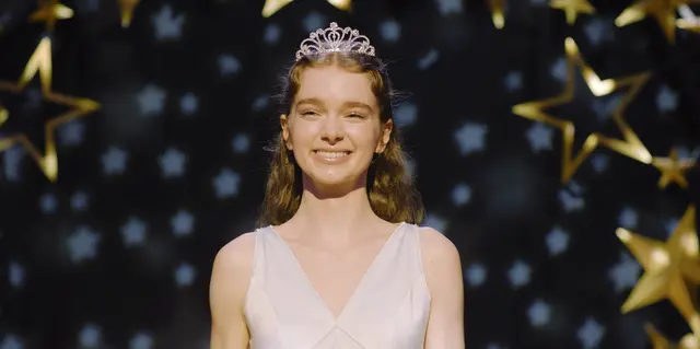 Summer H. Howell als Carrie in der neuen US-Serie. | Foto: Courtesy of Prime