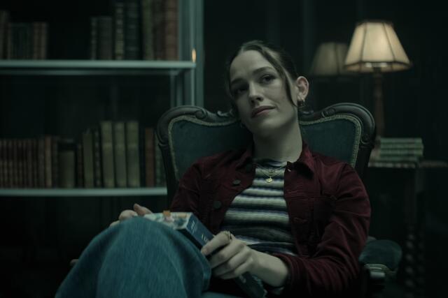 Love (Victoria Pedretti) meldet sich in "You" Staffel 2 zurück, aber ist sie echt oder nur eine Einbildung? | Foto: Courtesy of Netflix © 2023