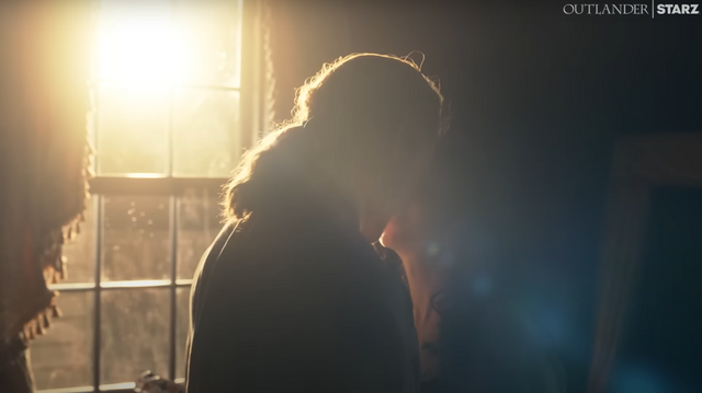 Am Valentinstag veröffentlichte STARZ auf YouTube das Intro zur 7. Staffel "Outlander". | Foto: Courtesy of STARZ; YouTube Screenshot