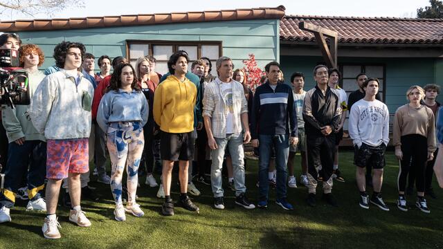 Das Team von "Cobra Kai" ist zurück. | Foto: CURTIS BONDS BAKER/NETFLIX